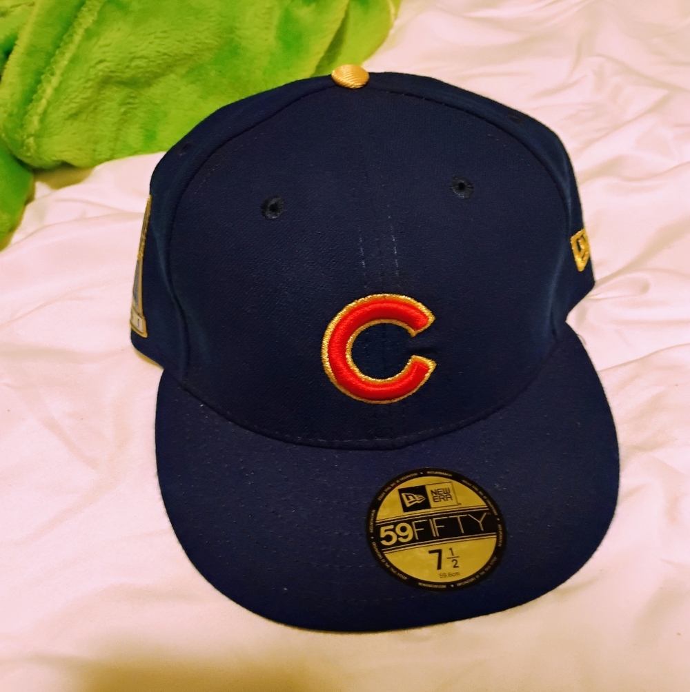 New Era 59FIFTY Navy Cap with Red and Gold Chicago Cubs Logo